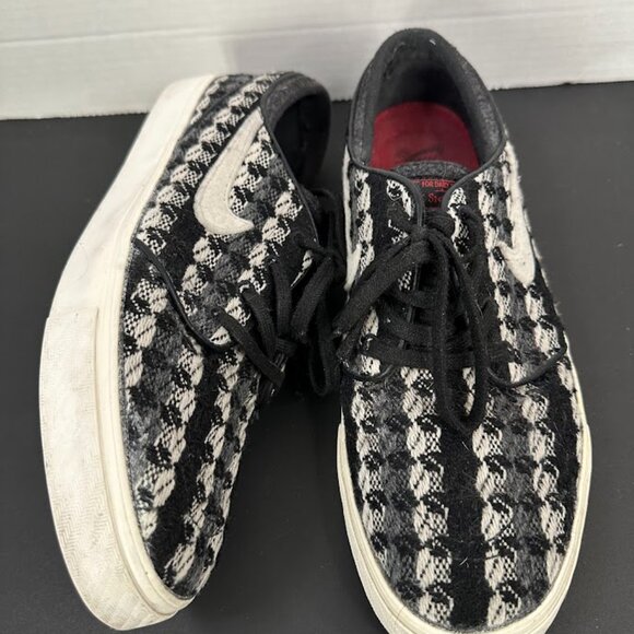 Nike Sneaker - Picture 3 of 4